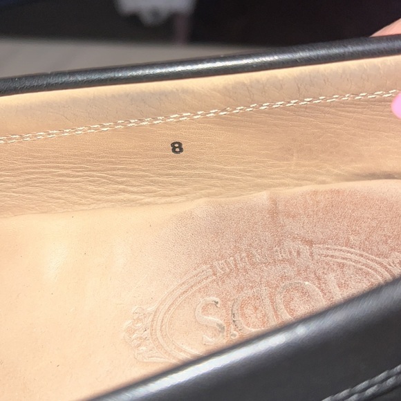 Todd’s men black leather size 8. Used good condition. - Picture 7 of 7